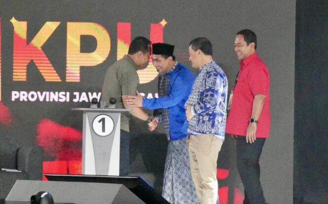 
					Debat Kedua, Pendukung Luthfi-Yasin Lantunkan Sholawat, Fans Andika-Hendi Teriakkan Rambo 