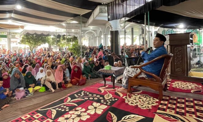 
					Gus Yasin Hadiri Pengajian Ribuan Jamaah Thoriqoh Bersama Gus Ali di Wonosobo