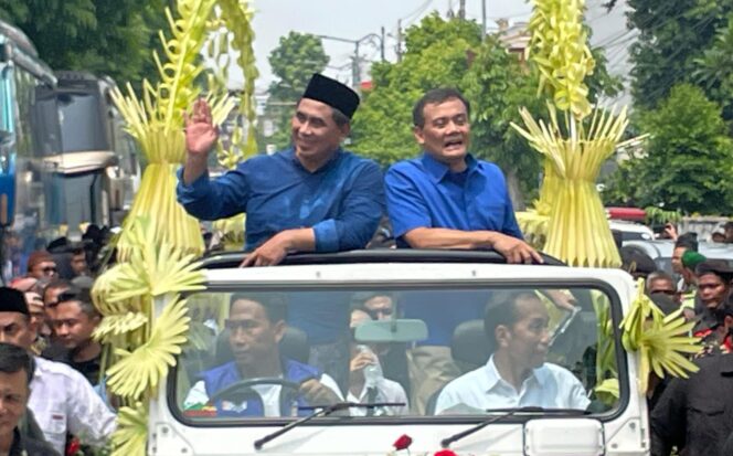 
					Gus Yasin Basah Kuyup Mandi Keringat Dampingi Jokowi Keliling Kota Purwokerto