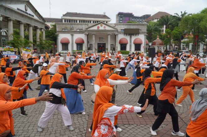 
					Semarak Hari Ibu, Ribuan Emak-Emak Meriahkan Jambore RKI Kota Semarang