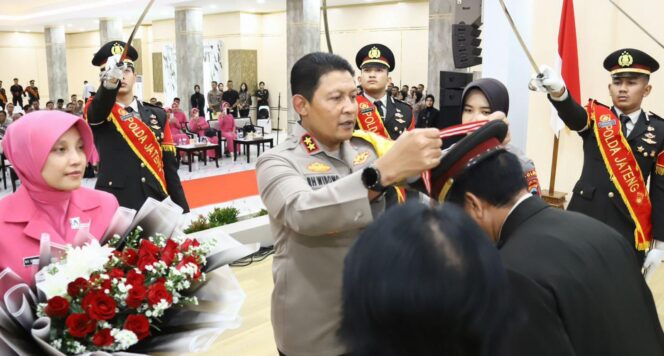 
					Kapolda Jateng Pimpin Wisuda Purna Bhakti