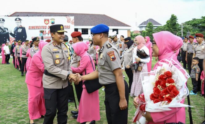 
					3.069 Personel Polda Jateng naik Pangkat, Kapolda: Kerja Layani Masyarakat Dengan Profesional