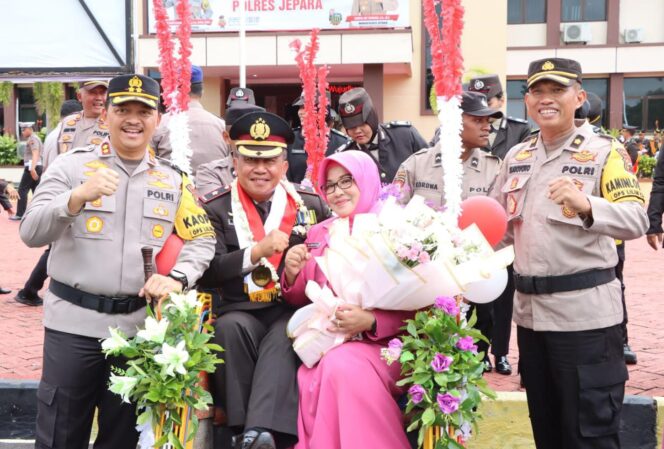 
					Awal Tahun Baru 2025, Puluhan Personel Polres Jepara Naik Pangkat