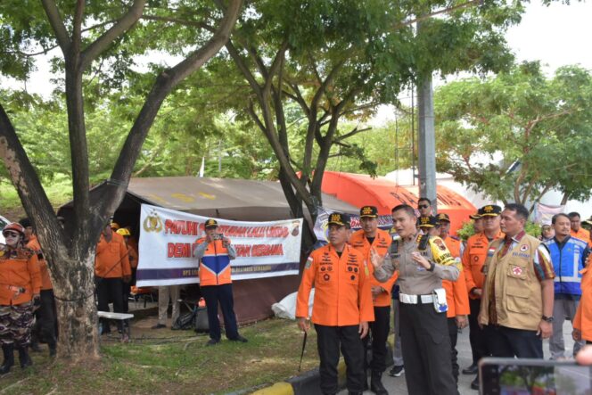 
					Kepala Basarnas Monitoring Siaga SAR Khusus Nataru 2025 di GT Kalikangkung