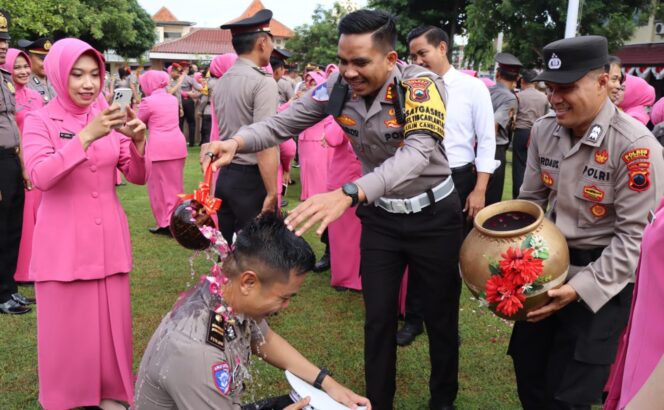 
					Sebanyak 72 Personel Polres Kendal Naik Pangkat dalam Upacara Periode Januari 2025