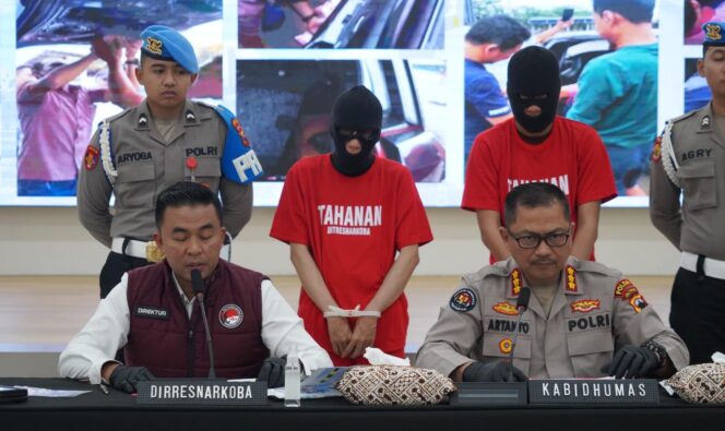 
					Dua Kurir Narkoba Ditangkap di Pelabuhan Tanjung Emas, Barang Bukti Disembunyikan dalam Mobil