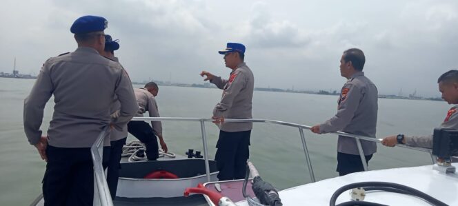 
					Patroli Ditpolairud Polda Jateng Jamin Keamanan Pembangunan Tanggul Laut dan Tol Semarang-Demak