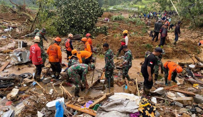 
					Hari Kedua Pencarian, Tim SAR Gabungan Temukan Empat Korban Longsor di Petungkriyono