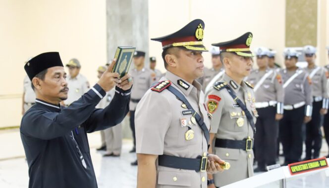 
					Kapolda Jateng Pimpin Sertijab Kapolrestabes Semarang, Kapolres Karanganyar, dan Kapolres Temanggung