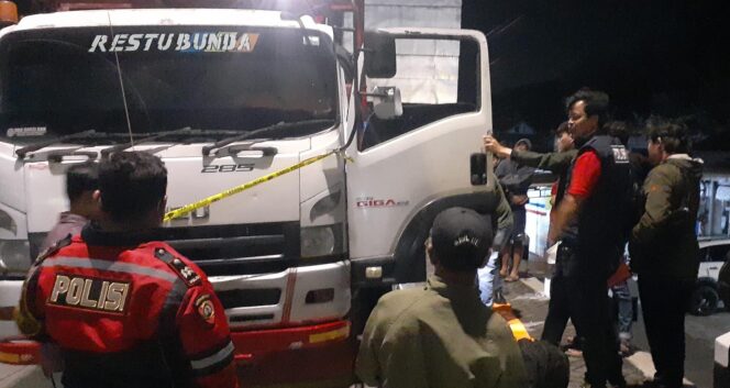 
					GPS Tidak Bergerak, Pengemudi Truk Ditemukan Meninggal di Dalam Kendaraan