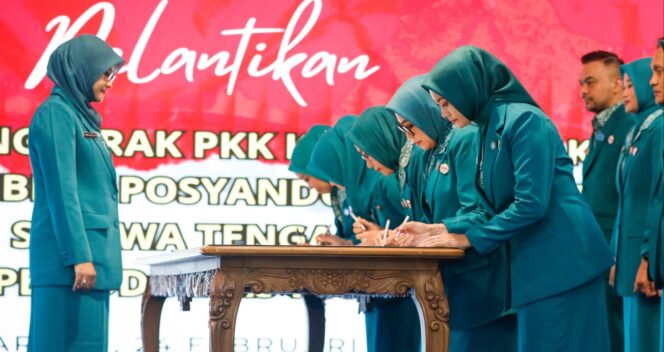 
					Nawal Yasin Lantik Ketua PKK dan Posyandu se-Jawa Tengah