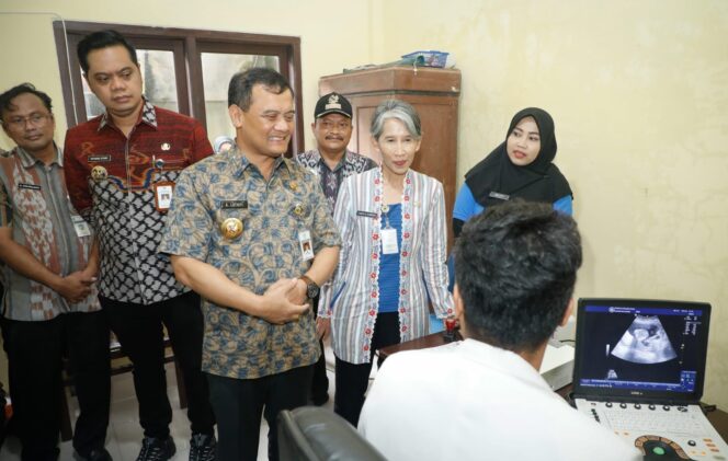 
					Gubernur Ahmad Luthfi Resmikan Speling, Warga Kini Bisa Periksa Kesehatan Gratis di Balai Desa