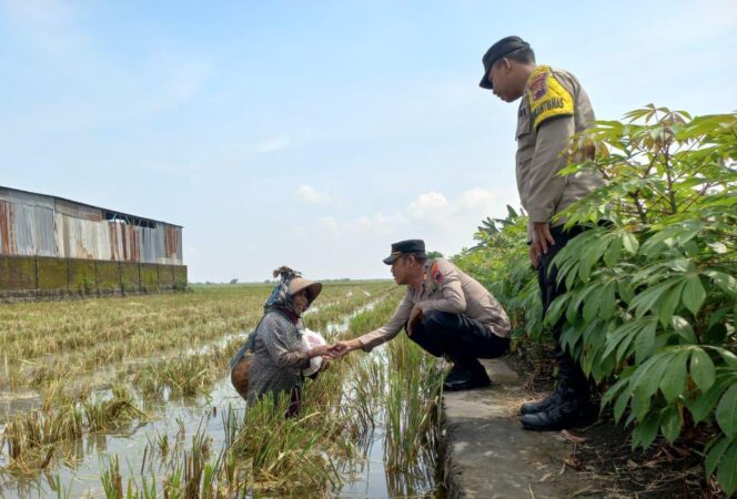 
					Polsek Karangtengah Berbagi Berkah Ramadhan, Salurkan Bantuan untuk Buruh Tani