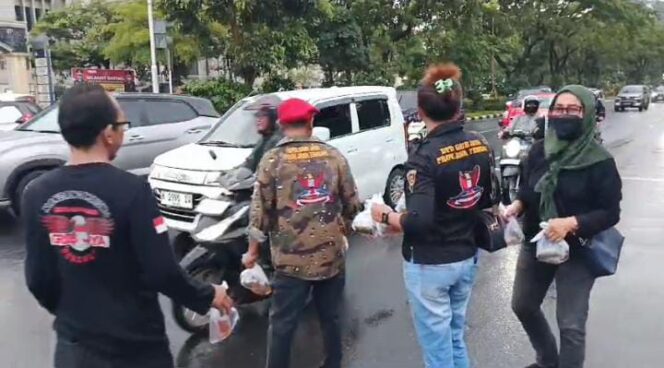
					Tebar Kepedulian di Bulan Ramadan, GRIB Jaya DPD Jateng Berbagi Takjil