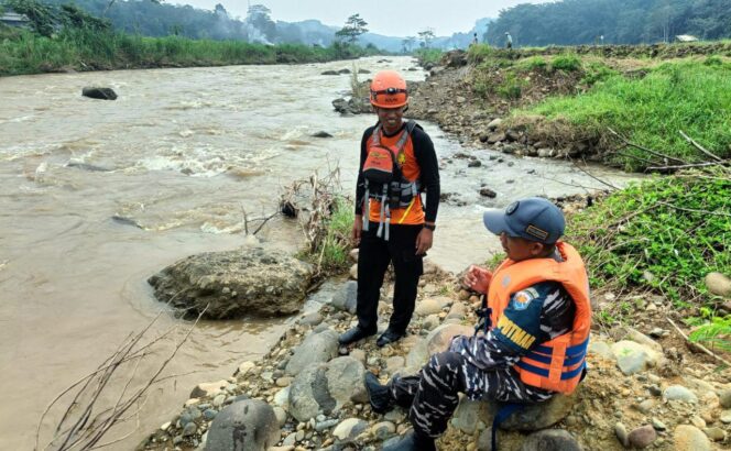 
					Remaja Tenggelam di Sungai Madugowongjati, Pencarian oleh Tim SAR Berlanjut
