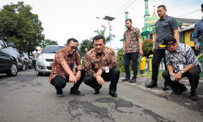 
					Gubernur Jateng Tinjau Perbaikan Jalan di Kendal, Progres Capai 88 Persen