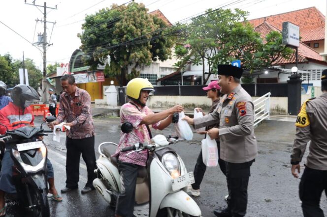 
					Polres Kendal Gelar Apel Patroli Ngabuburit untuk Keamanan dan Berbagi di Bulan Ramadhan