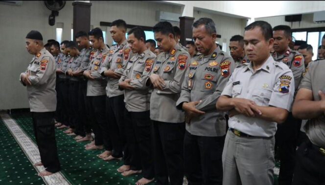 
					Polres Demak Gelar Salat Ghaib untuk Tiga Anggota Polri yang Gugur di Lampung