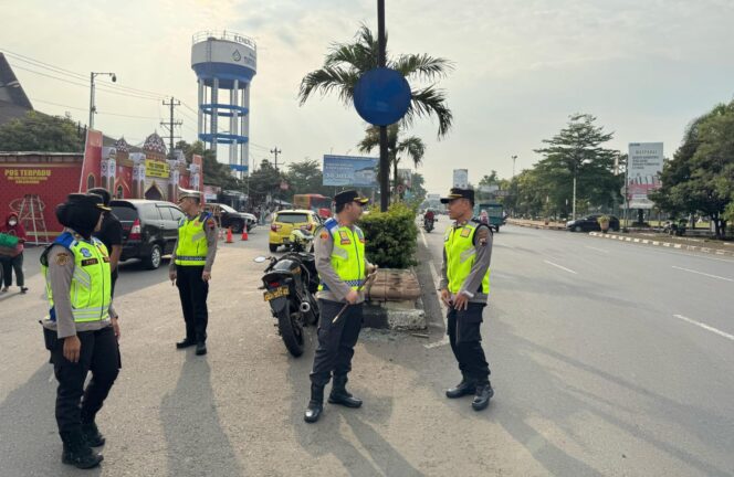 
					Kapolres Kendal Tinjau Kondisi Keamanan di Alun-Alun