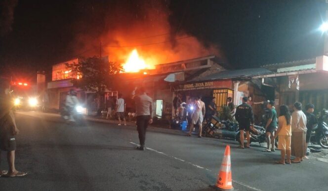 
					Dua Ruko di Ambarawa Hangus Terbakar, Diduga Akibat Kompor yang Lupa Dimatikan