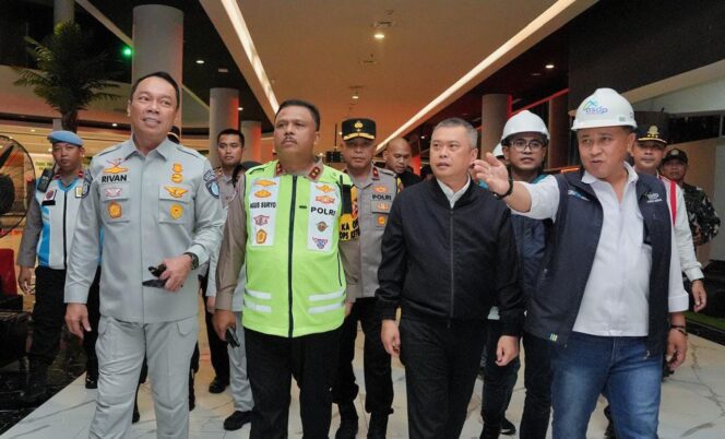 
					Kakorlantas dan Menhub Tinjau Hari Pertama Operasi Ketupat 2025