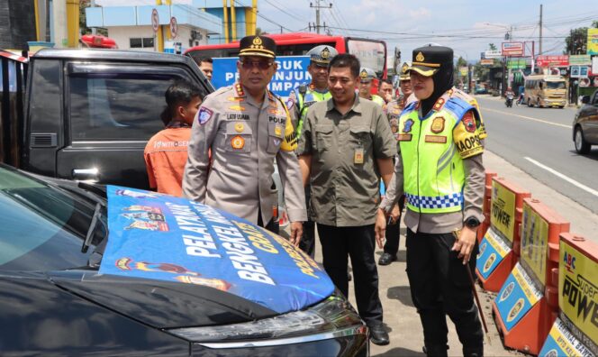 
					Wakapolda Jateng Tinjau Pos Terpadu Bawen, Pastikan Layanan Pemudik Optimal