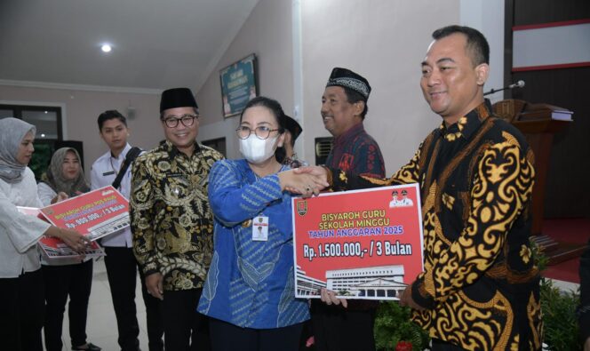 
					Pemkot Semarang Salurkan Bisyaroh untuk 6.572 Pegiat Masyarakat