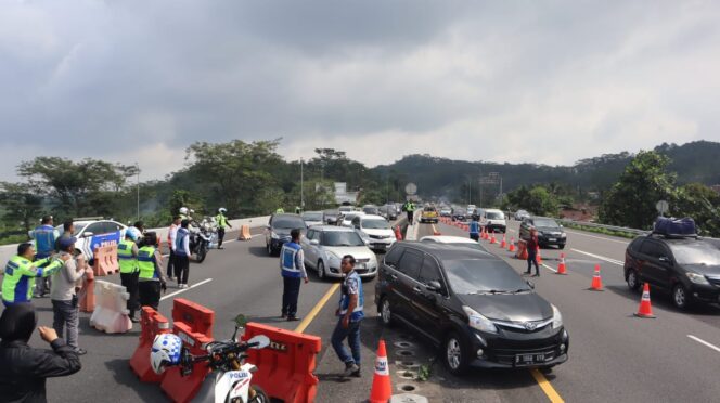 
					Polres Semarang Terapkan One Way untuk Kelancaran Arus Mudik
