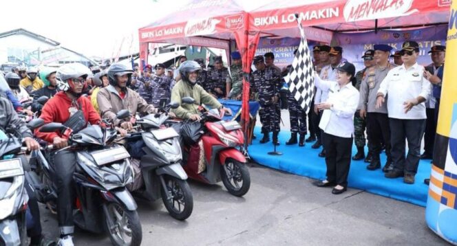 
					Wali Kota Semarang Sambut Kedatangan Pemudik yang Tiba di Pelabuhan Tanjung Emas Menggunakan Kapal Perang
