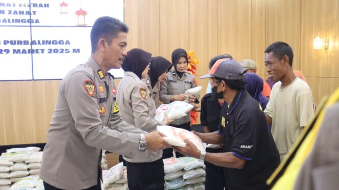 
					Polres Purbalingga Salurkan 1,7 Ton Zakat Fitrah untuk Warga