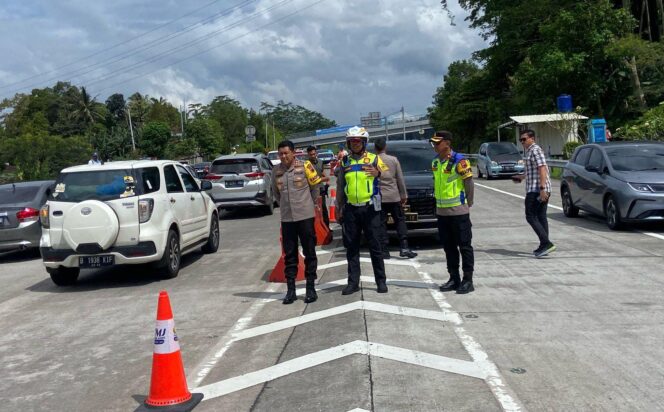
					Kapolda Jateng Tinjau Arus Mudik di Ruas Tol Semarang-Solo