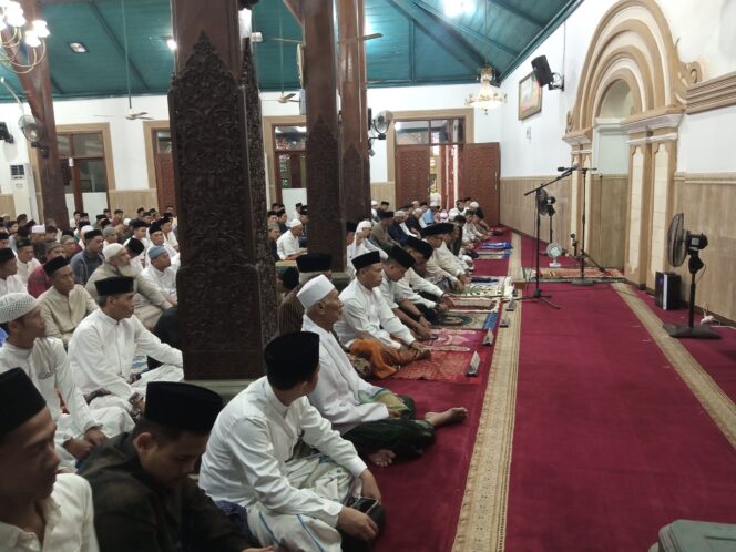 
					Dandim Batang Bersama Forkopimda Laksanakan Salat Idulfitri 1446 H di Masjid Agung