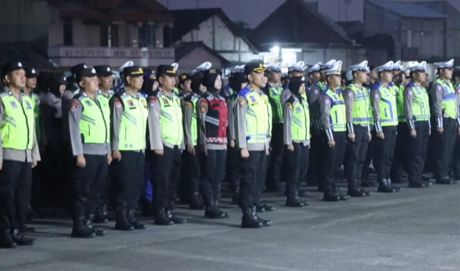 
					Ratusan Personel Gabungan Disiagakan Polres Jepara untuk Amankan Pesta Lomban 2025