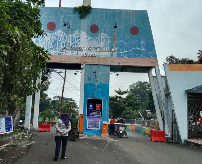 
					KNTI Jepara Desak Evaluasi Total Sistem e-Ticketing di Dermaga
