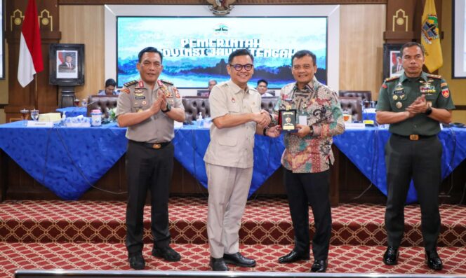 
					Gubernur Ahmad Luthfi Gandeng Lemhanas Analisis Indeks Ketahanan Wilayah dan Gelar Retret OPD