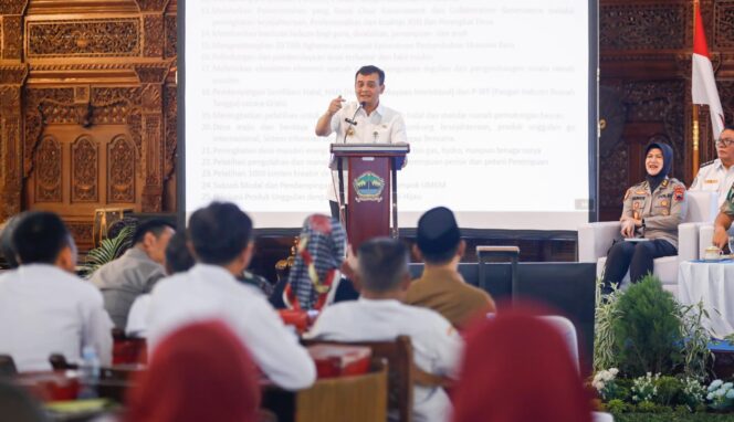 
					Gubernur Ahmad Luthfi Sentil Bupati/Wali Kota di Musrenbang, Gelontorkan Duit Rp 6 T Untuk Infrastruktur Jalan