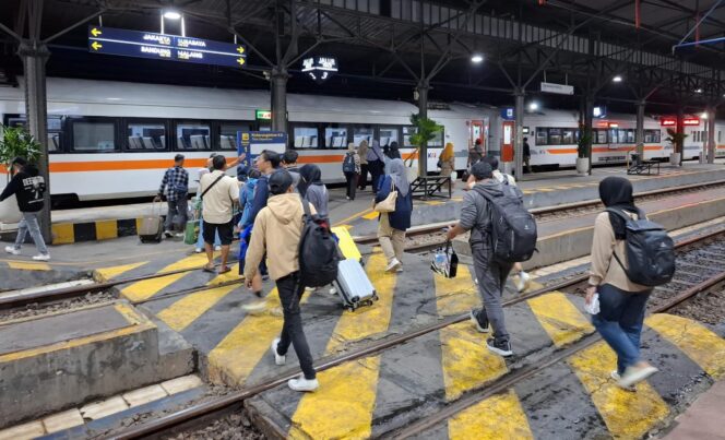 
					Long Weekend Waisak 2025, KAI Daop 4 Semarang Tambah Kapasitas Tempat Duduk Hingga Tersedia 86 Ribu Tiket
