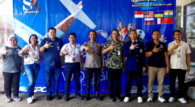
					Event Skydiving, Promosikan Penebangan Perintis ke Karimunjawa dan Undang Turis Mancanegara