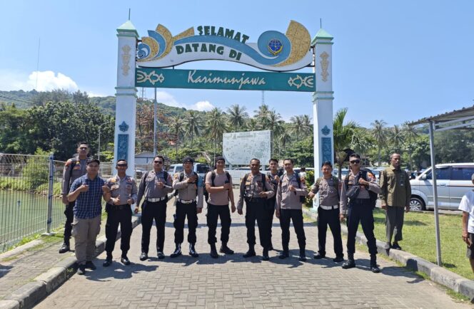 
					Puluhan Personel Polres Jepara Dikerahkan untuk Amankan Event Terjun Payung Internasional di Karimunjawa