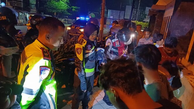 
					Polres Semarang Gencarkan Patroli Malam, Temukan Remaja Konsumsi Miras di Banyubiru dan Ambarawa