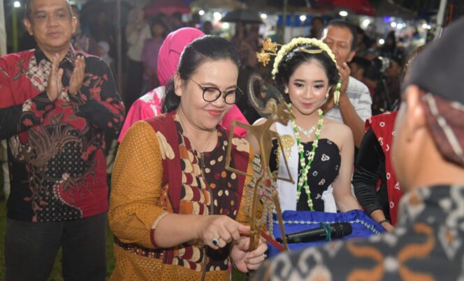 
					Wali Kota Semarang Apresiasi Pelestarian Tradisi Sedekah Bumi oleh Warga Gedawang