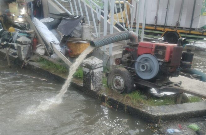 
					Pemkot Semarang Kendalikan Genangan Akibat Hujan Deras dengan Pompa Portabel 