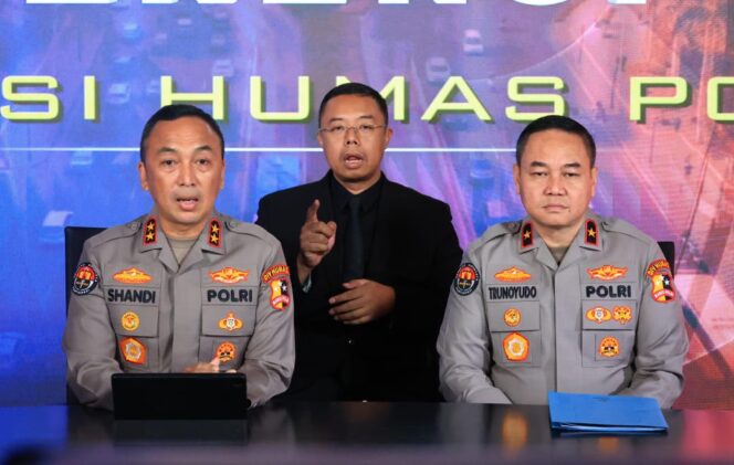 
					Kadiv Humas Ajak Masyarakat Tak Ragu Laporkan Aksi Premanisme Melalui Call Center Maupun WA Aduan