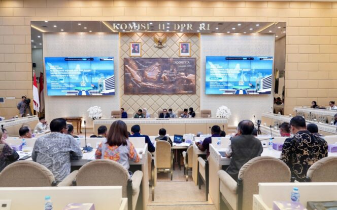 
					Tindak Lanjut Evaluasi Triwulan I, Komisi II DPR RI Adakan Rapat Kerja dengan Kanwil BPN Provinsi Se-Indonesia