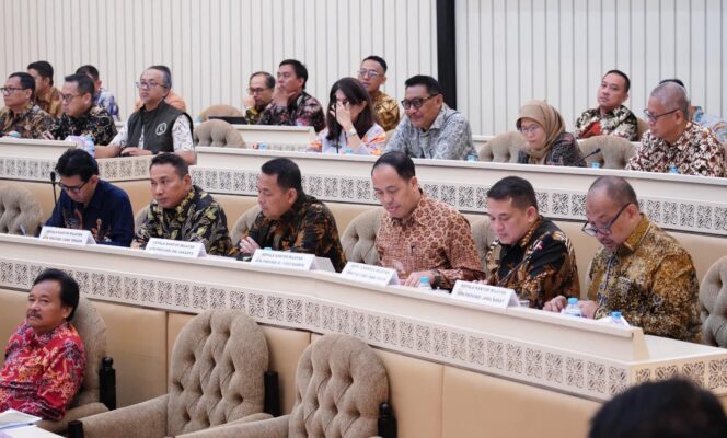 
					Kakanwil BPN Jawa Tengah Hadiri Rapat Dengar Pendapat Bersama Komisi II DPR RI Bahas Isu Strategis Pertanahan dan Tata Ruang