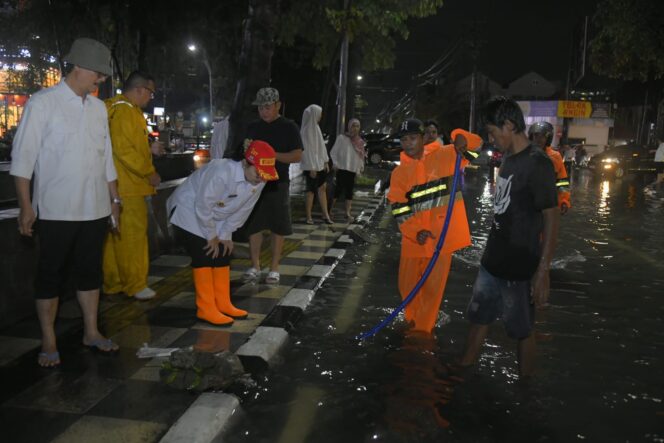 
					Wali Kota Semarang Tinjau Langsung Lokasi Genangan Usai Hujan Deras Guyur Kota