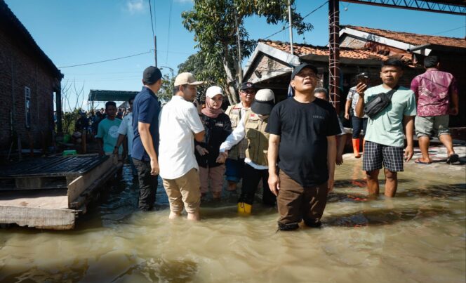 
					Cek Banjir Rob Demak, Gubernur Ahmad Luthfi Kerahkan Jajarannya Bantu Kemen-PU
