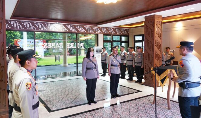 
					Kapolrestabes Semarang Pimpin Sertijab Kasatbinmas
