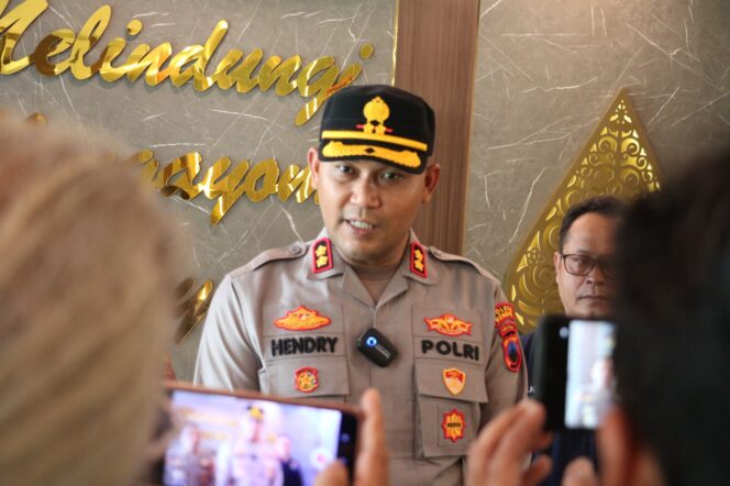 
					Kapolres Kendal Redam Konflik Antara PKL dengan Petugas Keamanan di KEK