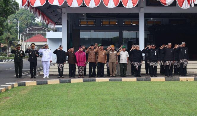 
					Dandim 0736/Batang Hadiri Peringatan Hari Lahir Pancasila di Pendopo Kabupaten Batang